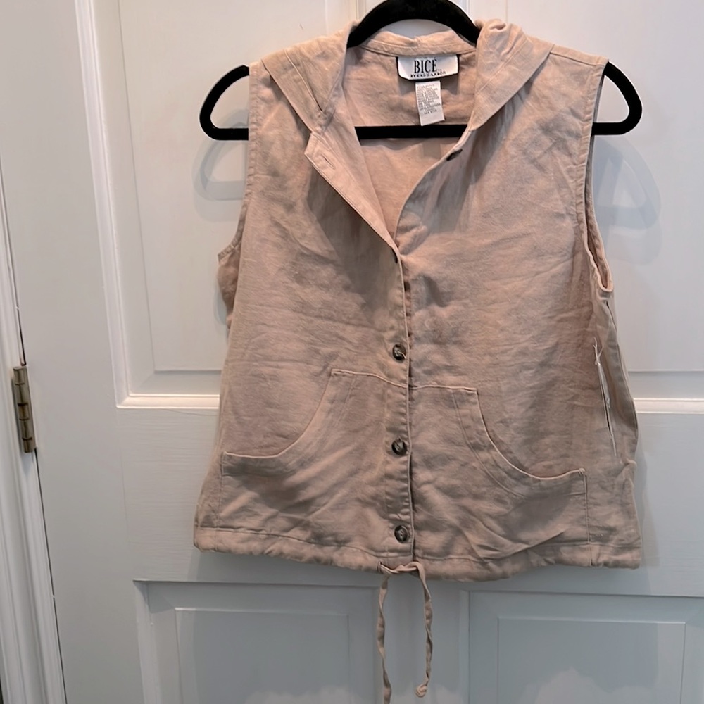 NWT Sleeveless Sag Harbor 100% Linen Vest